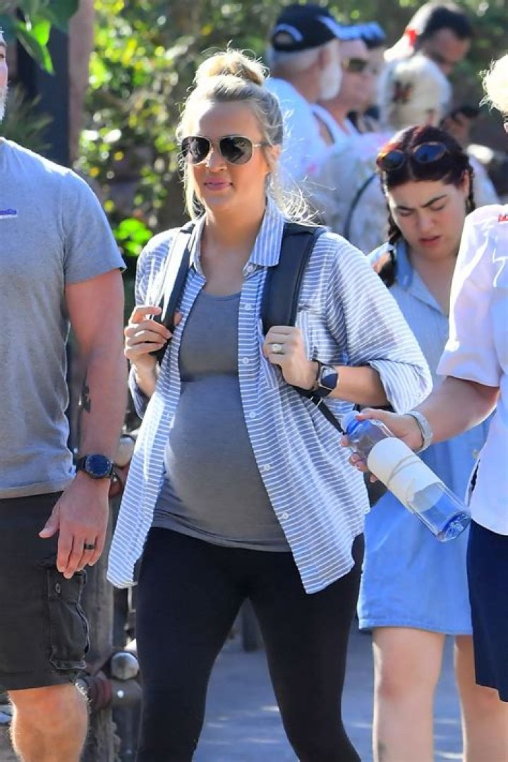 Carrie Underwood Pregnant? Latest News & Updates