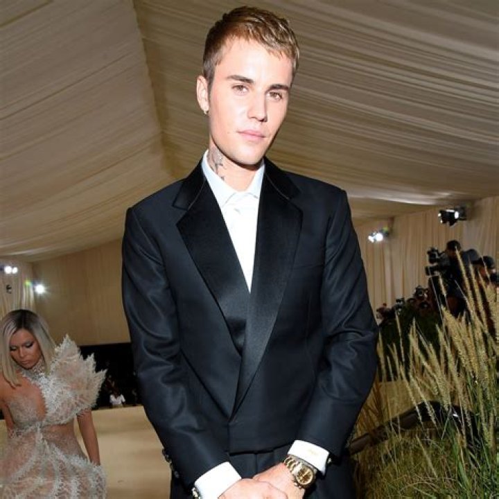 Essential Guide to Justin Bieber's Style: Master the "Bieber Obj" Look