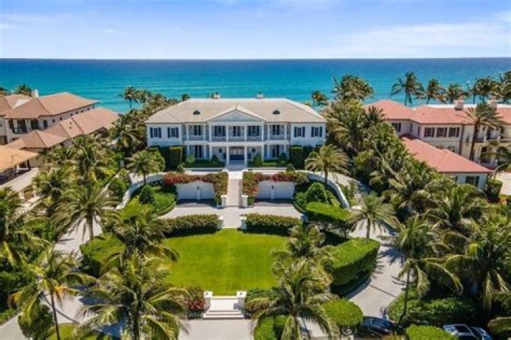 Explore the Lavish "Diddy's Miami Mansion": A Luxurious Oasis