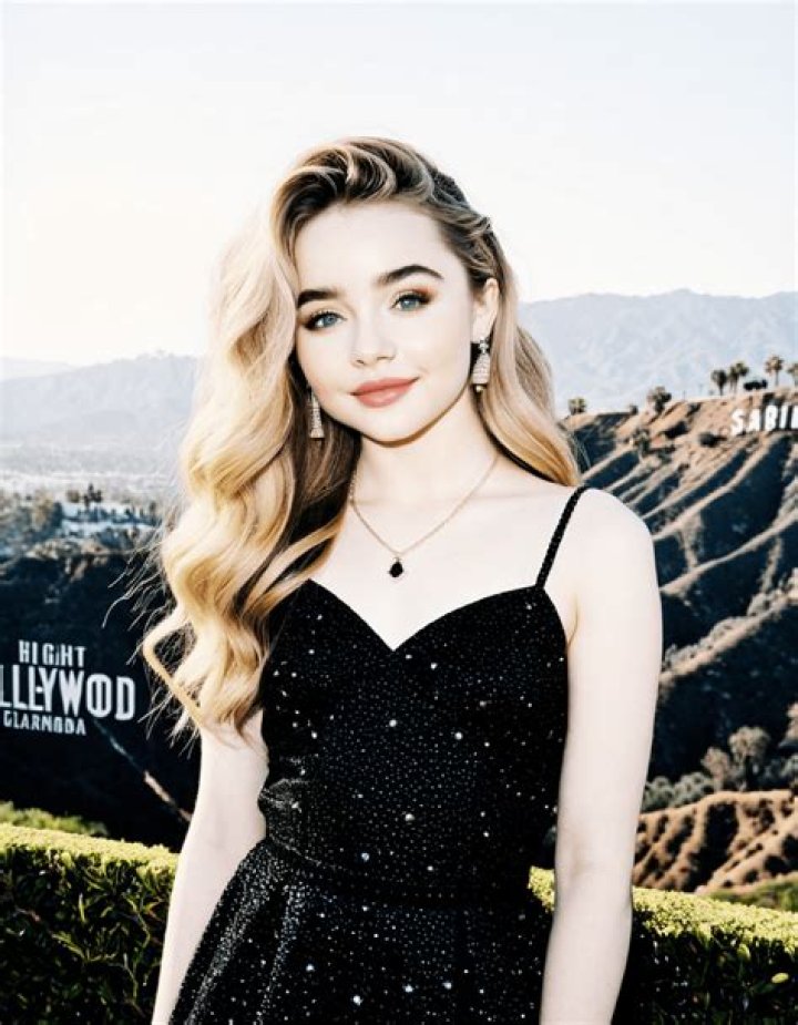 The Intriguing Dimensions of Sabrina Carpenter: Height and Weight Revealed