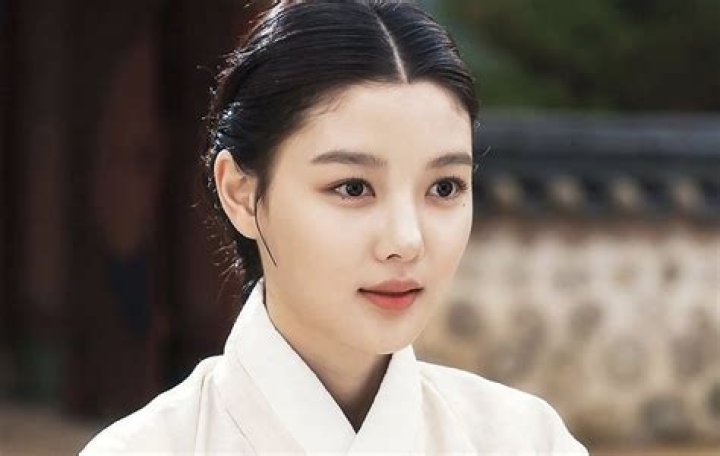 Unveiling the Charisma of Yoo Jung II: A Rising Star
