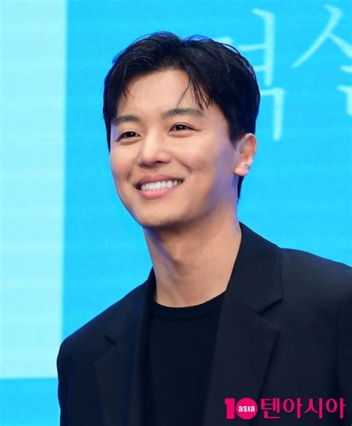Yeon Woo-jin's Past and Present Relationships